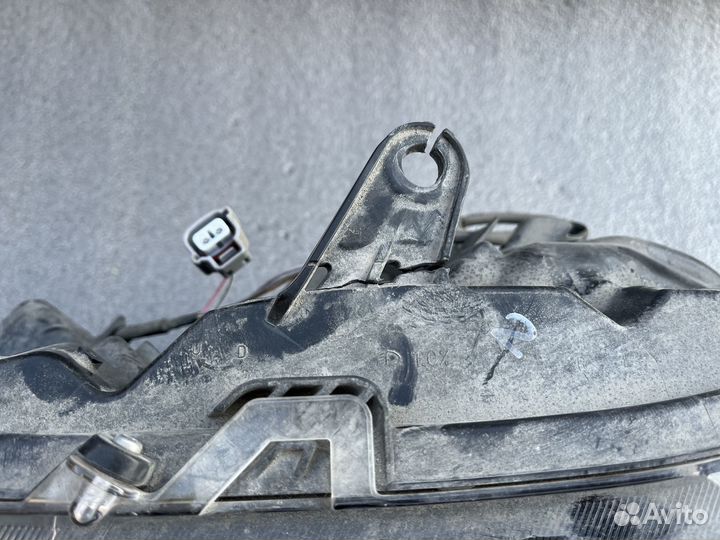 Фара передняя левая Rav4 8110A-42A30