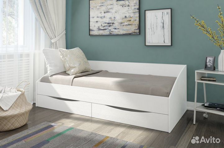 Кровать с ящиками и матрасом