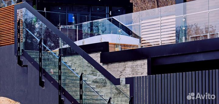 Стеклянное ограждение для балконов и террас