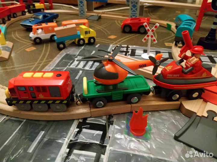 Деревянная железная дорога. Электропоезд