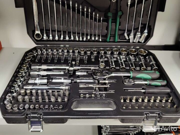 Набор инструментов и ключей SATA 137 предметов