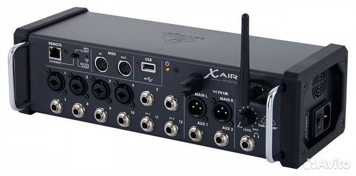Микшерный пульт Behringer XR12