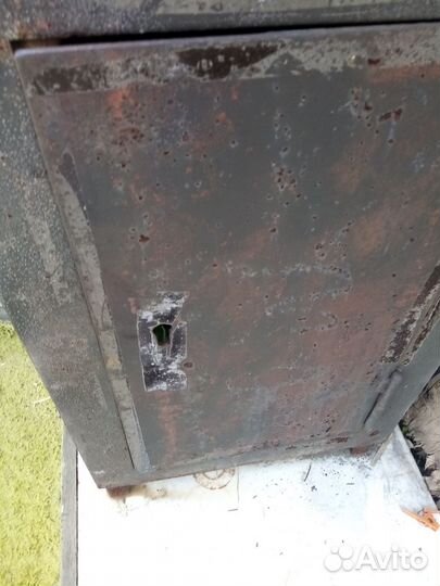 Сейф металлический