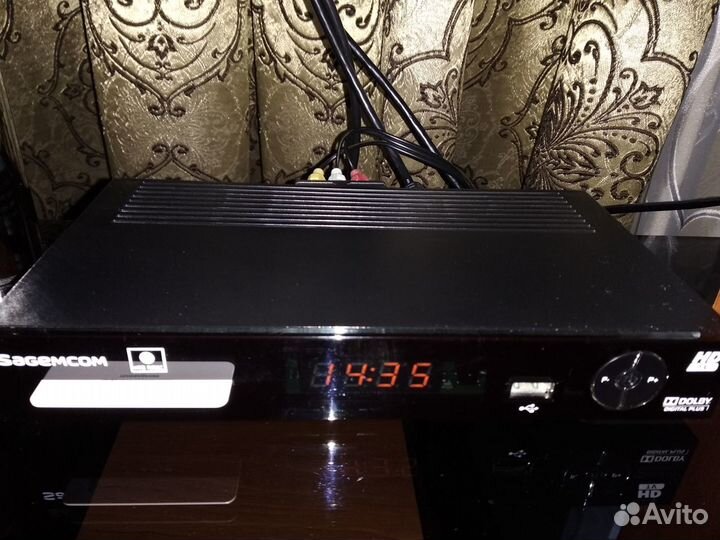 Продам спутниковую тв приставку