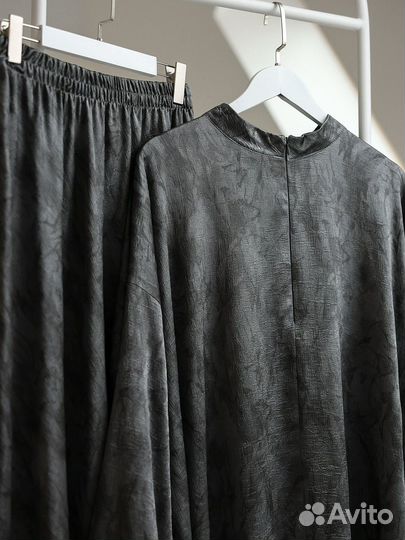 Костюм женский с юбкой