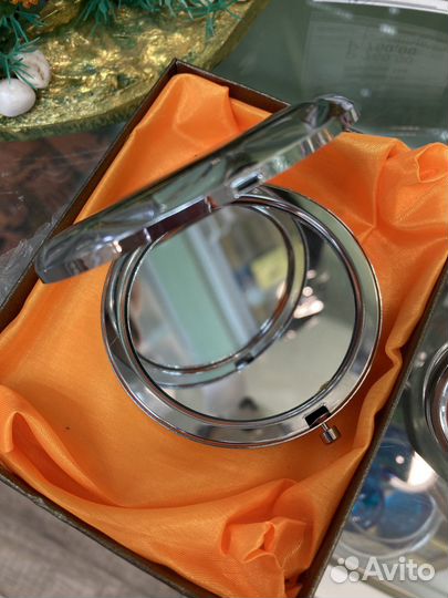 Зеркало карманное