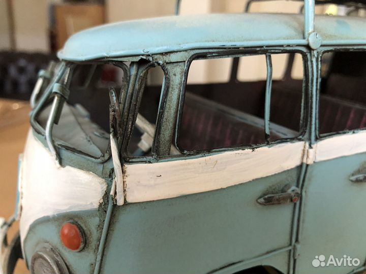 Коллекционная модель-автобус из металла