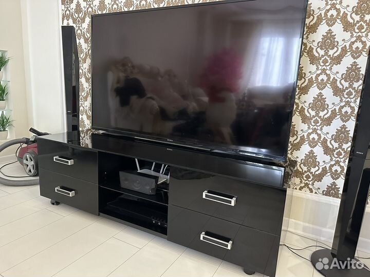 Тумба стеклянная под телевизор