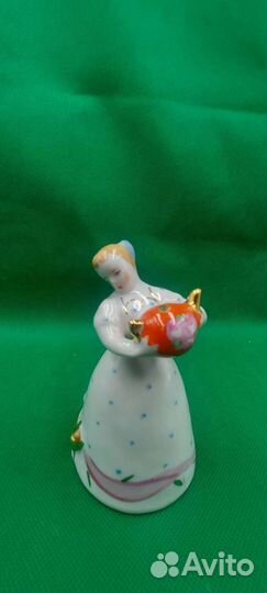 Статуэтка Девушка с чайником фарфор Дулево
