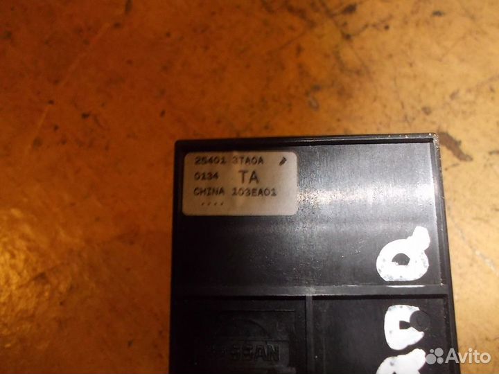 Блок управления стеклоподъемниками (Nissan Teana)