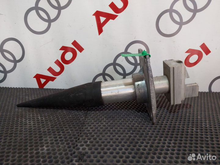 Audi a8 d3 кронштейн переднего бампера
