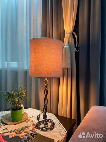 Светильник настольный с абажуром