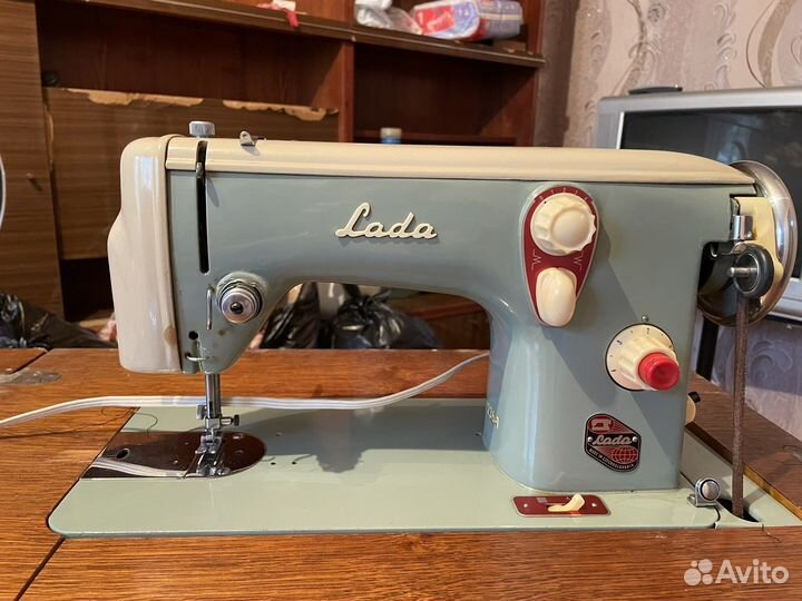 Швейная машинка LADA чехословакия