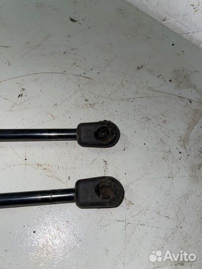 Амортизатор крышки багажника Renault Megane седан