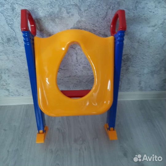 Детское сиденье на унитаз со ступенькой