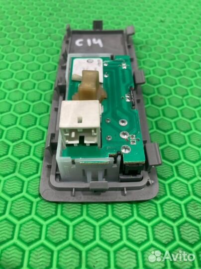 Плафон потолочный правый Volkswagen Touareg 7L6