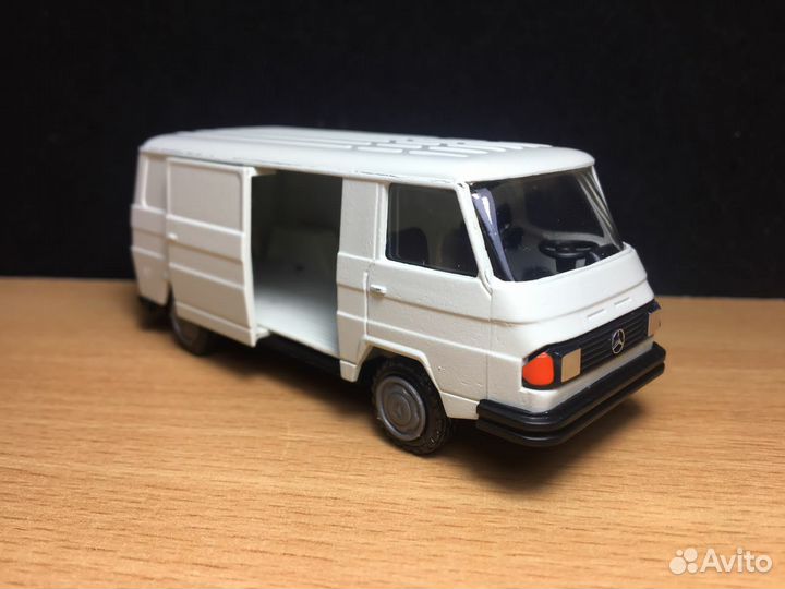 Mercedes фургон Германия 1:50