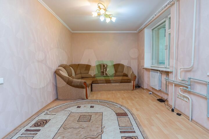 Доля в 2-к. квартире, 63,9 м², 1/9 эт.