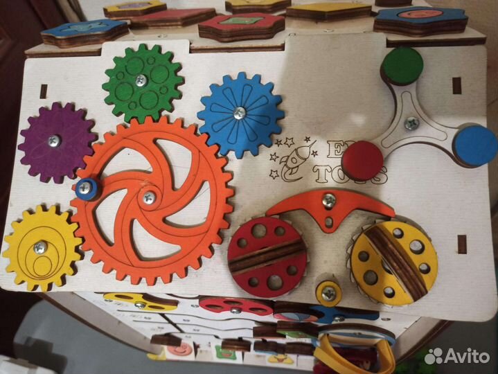 Бизиборд домик развивающий 30х35 см, со светом