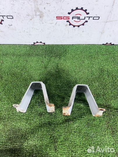 Крепление полки Toyota Celica ZZT231 2ZZ-GE 2002