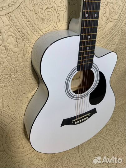 Акустическая гитара с чехлом