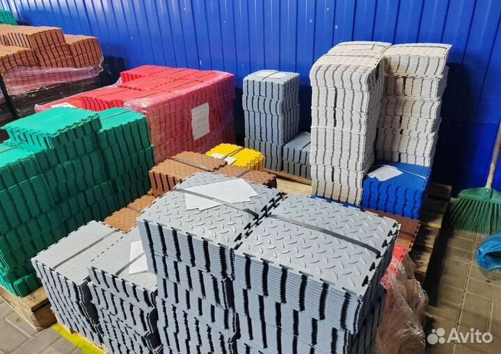 Модульная пвх плитка в автосервис / сто