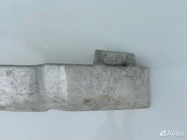 Усилитель бампера передний Toyota Land Cruiser