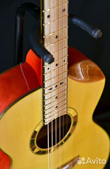 Мастеровая акустическая гитара