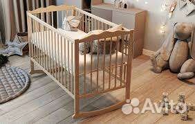 Детская кроватка с маятником
