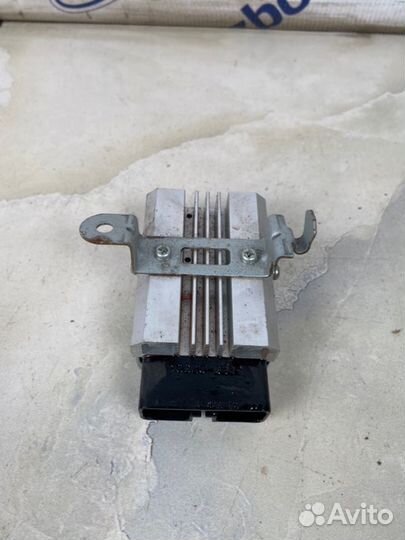 Блок управления топливным насосом Subaru B9