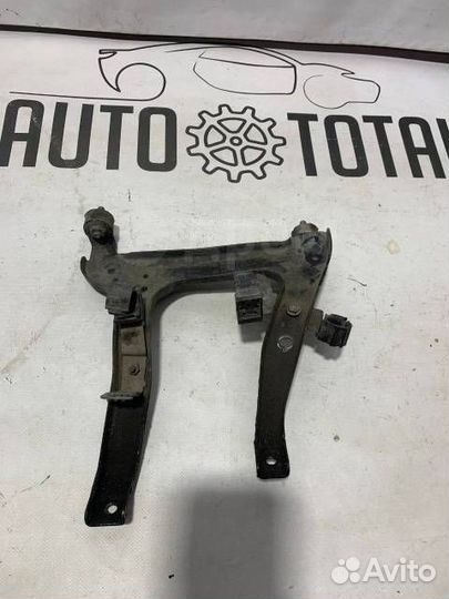 Кронштейн впускного коллектора Volkswagen Passat