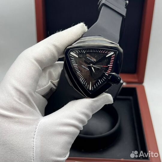 Часы Hamilton Ventura