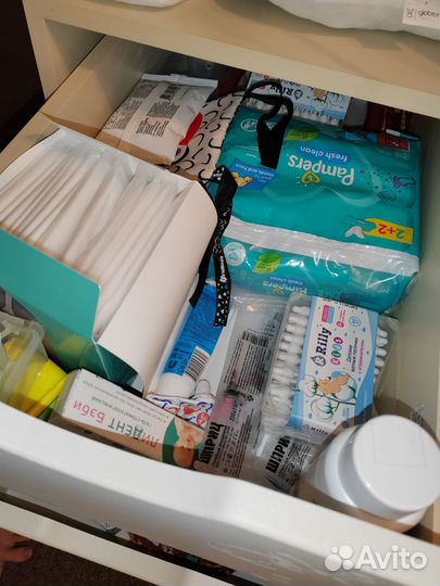 Детская кроватка с маятником и ящиком