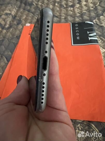Телефон iPhone 8 64 gb