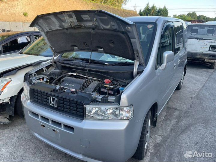 Накладка замка багажника honda mobilio spike