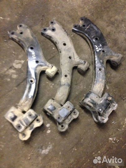 Рычаг подвески передний левый Honda Cr-V 3