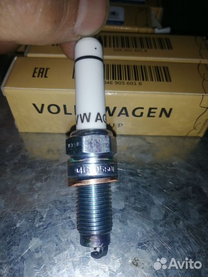 Свеча зажигания 04E905601B