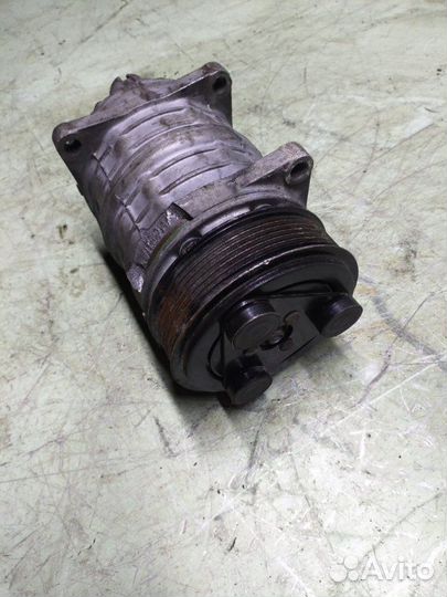 Компрессор кондиционера Mercedes Sprinter W906 611