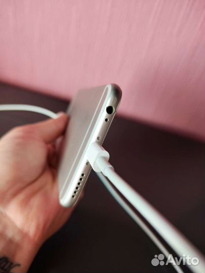 Телефон iPhone 6