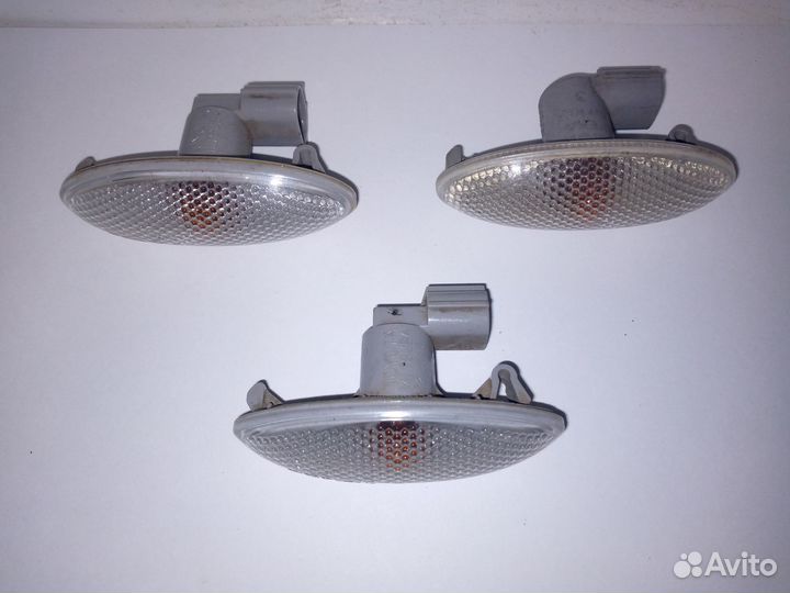 Повторитель поворота в крыло Toyota Corolla e150