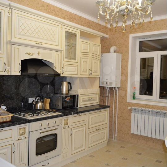 2-к. квартира, 82 м², 2/10 эт.