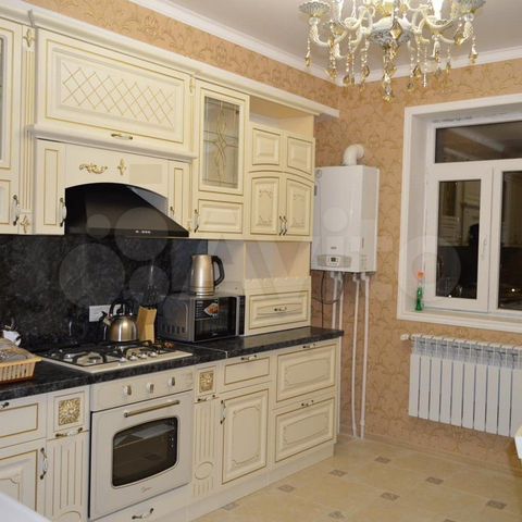 2-к. квартира, 82 м², 2/10 эт.