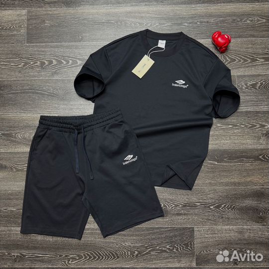 Шорты и футболка Balenciaga