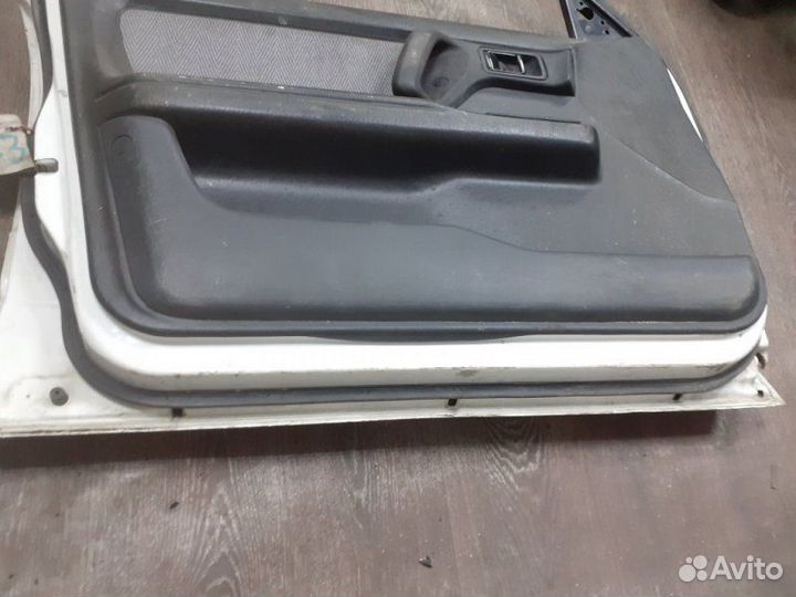 Дверь передняя левая Mazda Familia BJ3P B3