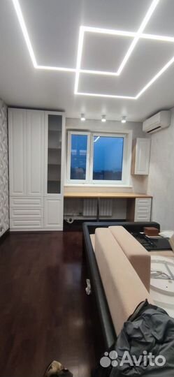 Рабочая зона у окна на заказ