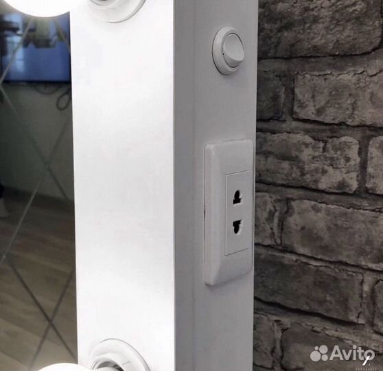 Гримерное зеркало с подсветкой