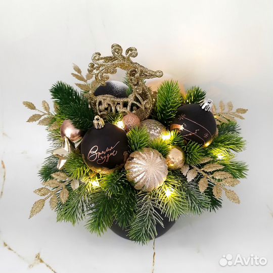 Новогодняя композиция с оленем