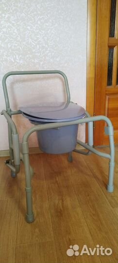 Кресло - туалет с откидными ручками