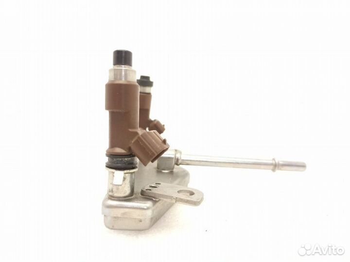 Топливная рейка (рампа) правая Subaru Legacy B14