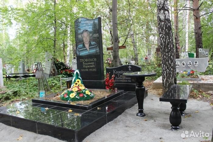 Памятник вертикальный из гранита габбро